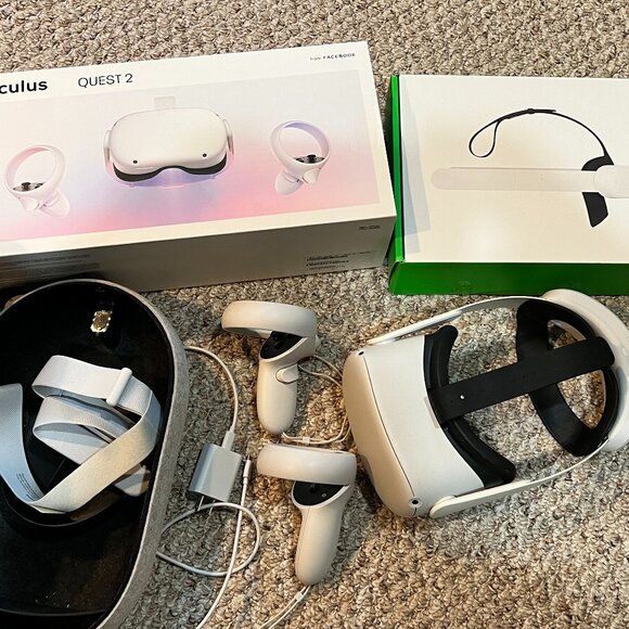Meta OCU LUS Quest 2 VR with case and headset strap with boxes